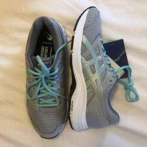 ASICS running shoe (new with tags)